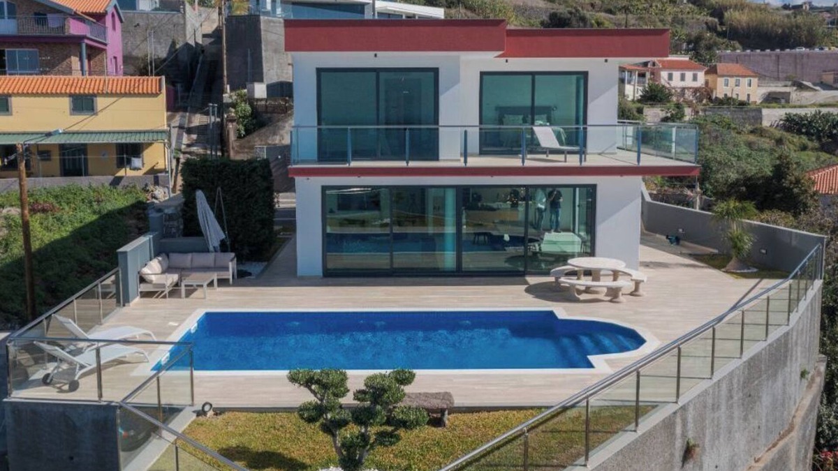 Ribeira Brava Villa | Rich Villa