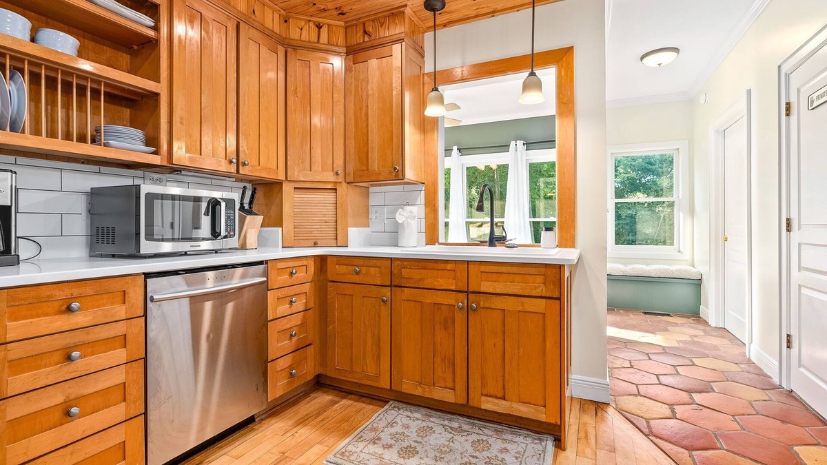 Auburn House | "Richland Retreat"- Roomy and Relaxing. 6 BR on 5 acres, 8 min. to Jordan-Hare