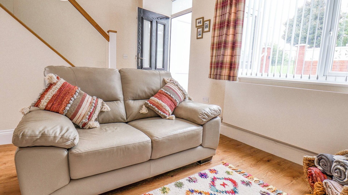 Skinningrove Cottage | RICHMOND COTTAGE, pet friendly, with a garden in Carlin How