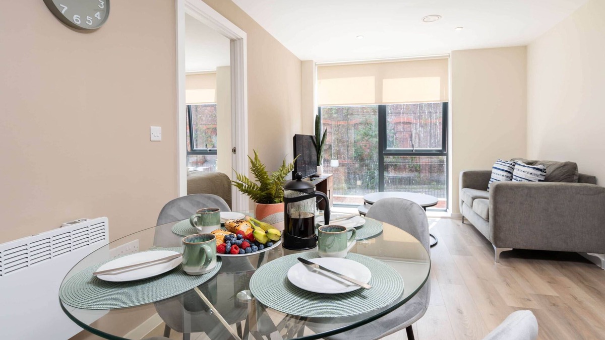 Everton Apartment | Richmond Row 2 Bed Apartment | Secure Parking & EV