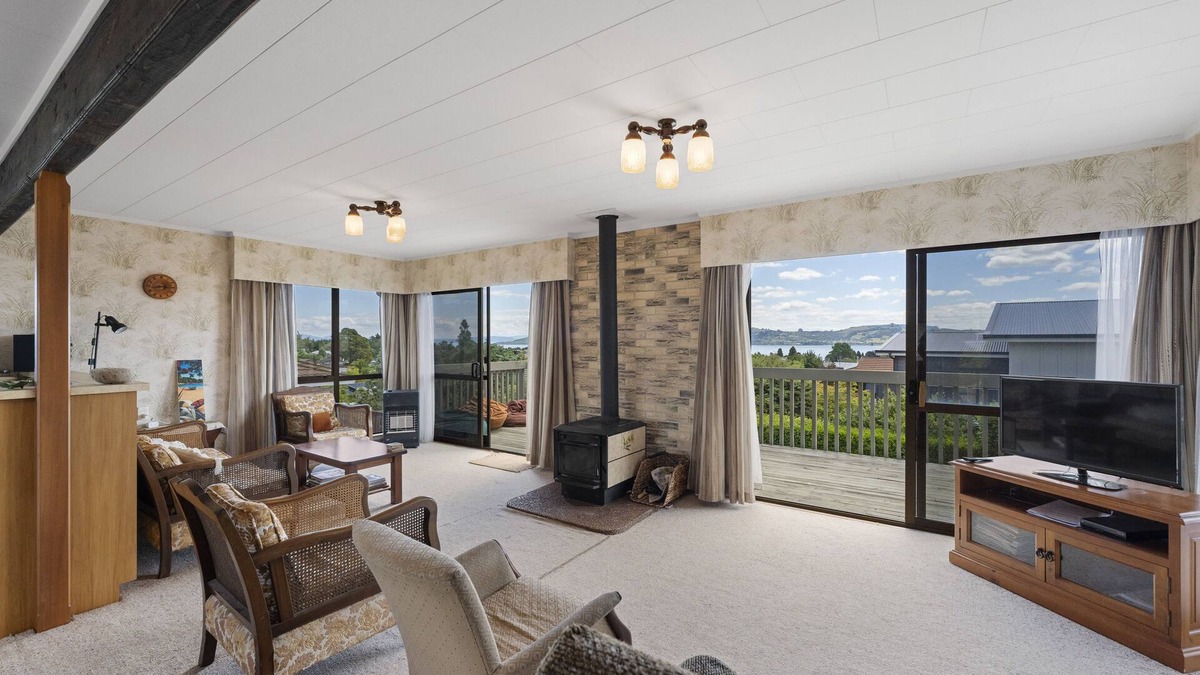 Richmond Heights House | Richmond Views - Lake Taupo Holiday Home