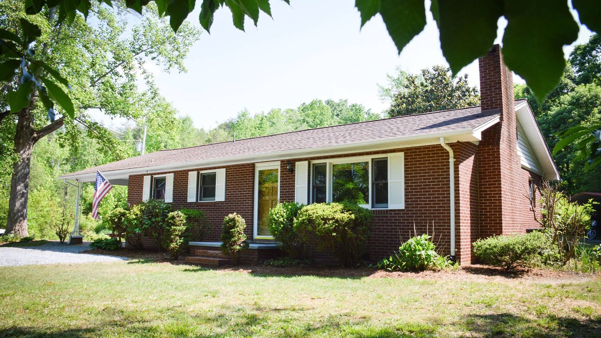 Rutherfordton House | Rider's Rest #3 Within 2 miles of Tryon International Equestrian Center