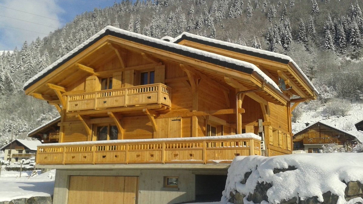 Montriond Ski Chalet | Riders Refuge's 5 bedroom Chalet Private Outdoor Hot Tub