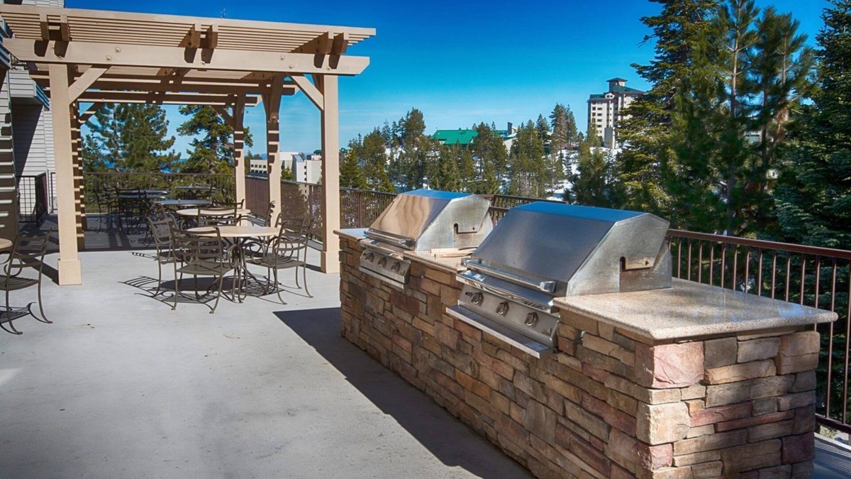 Tahoe Village Hotel | Ridge Pointe Resorts