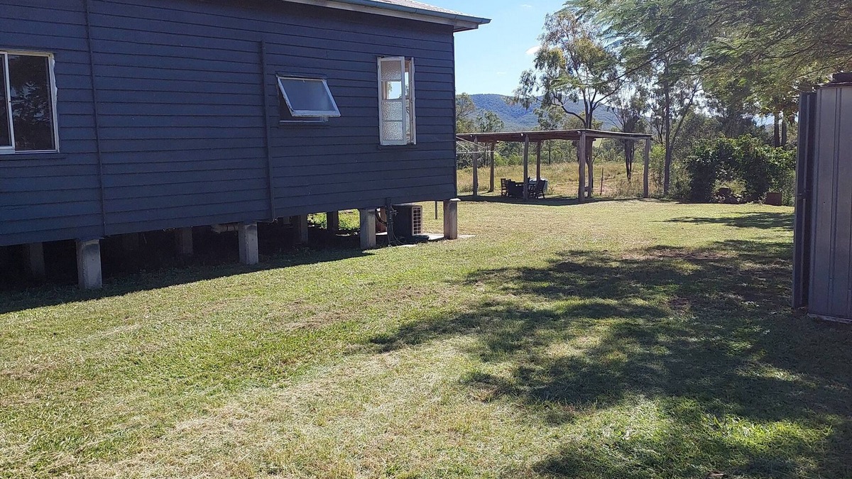 Taunton House | Ridge Top Farm House - 20 mins from Agnes Water/1770 - bush and beach holiday
