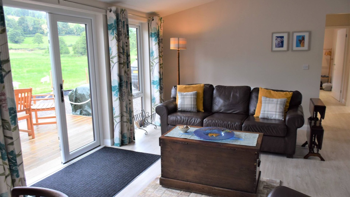 Newbridge Cottage | Ridge View Lodge - a lodge that sleeps 3 guests in 2 bedrooms