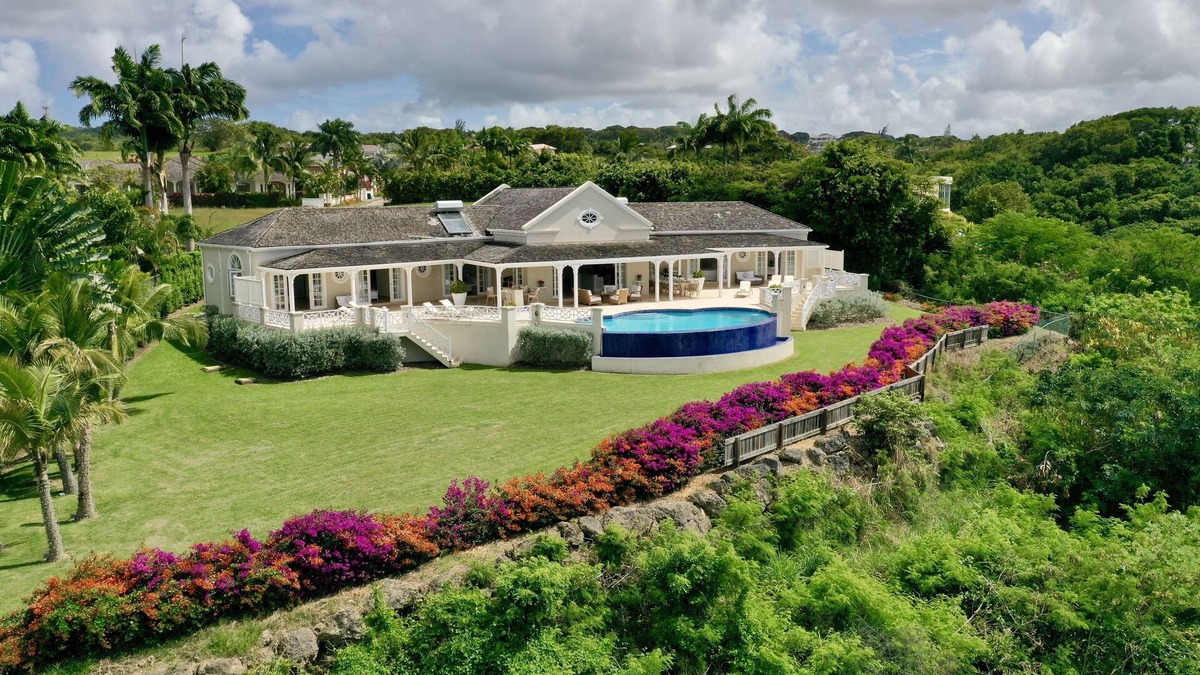 Weston Villa | Ridgefront 4 Bedroom Villa on the beautiful west coast