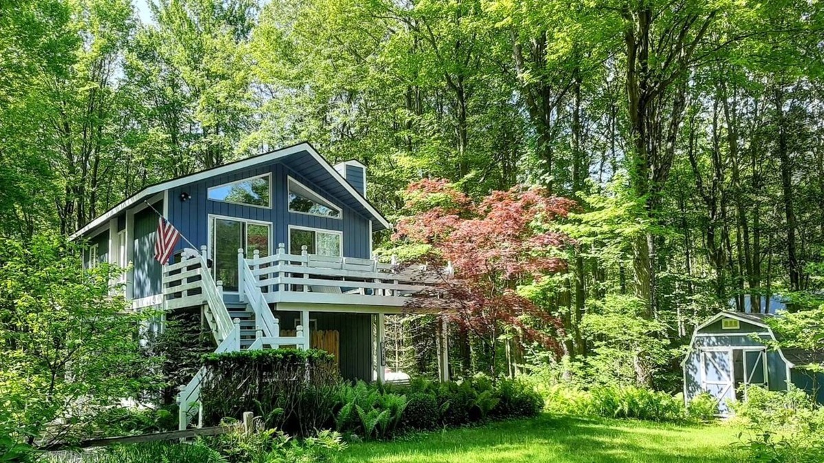 Fennville Cottage | "Ridgeway Beach House" Perfect for making forever family memories.