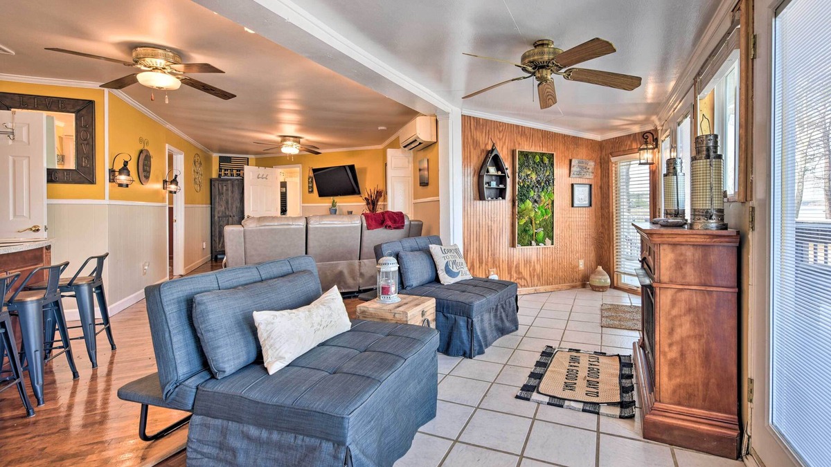 Ridgeway Cottage | Ridgeway Lake House Rental w/ Boat Dock!