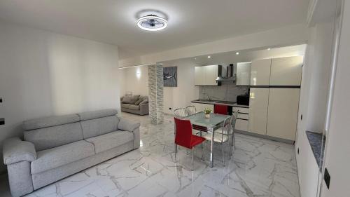 Sarnico Apartment | Rifugio Elegante a due passi dal Lago - Free Wifi Giardino e AC
