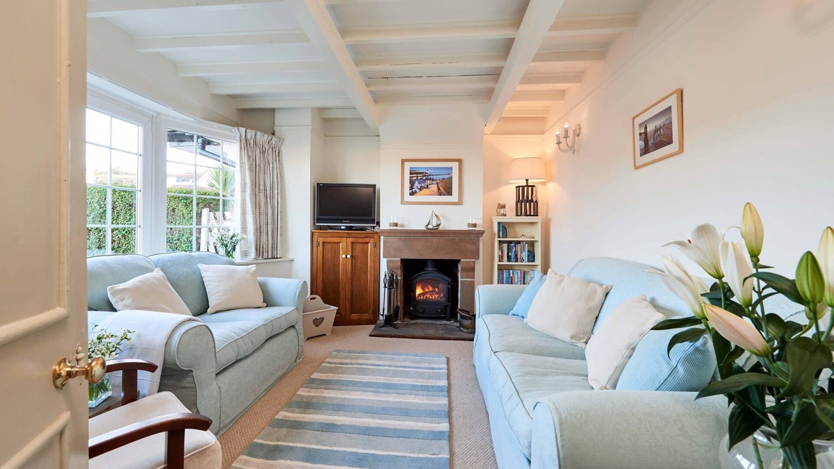 Sandsend Cottage | RIGG COTTAGE, pet friendly, with open fire in Sandsend