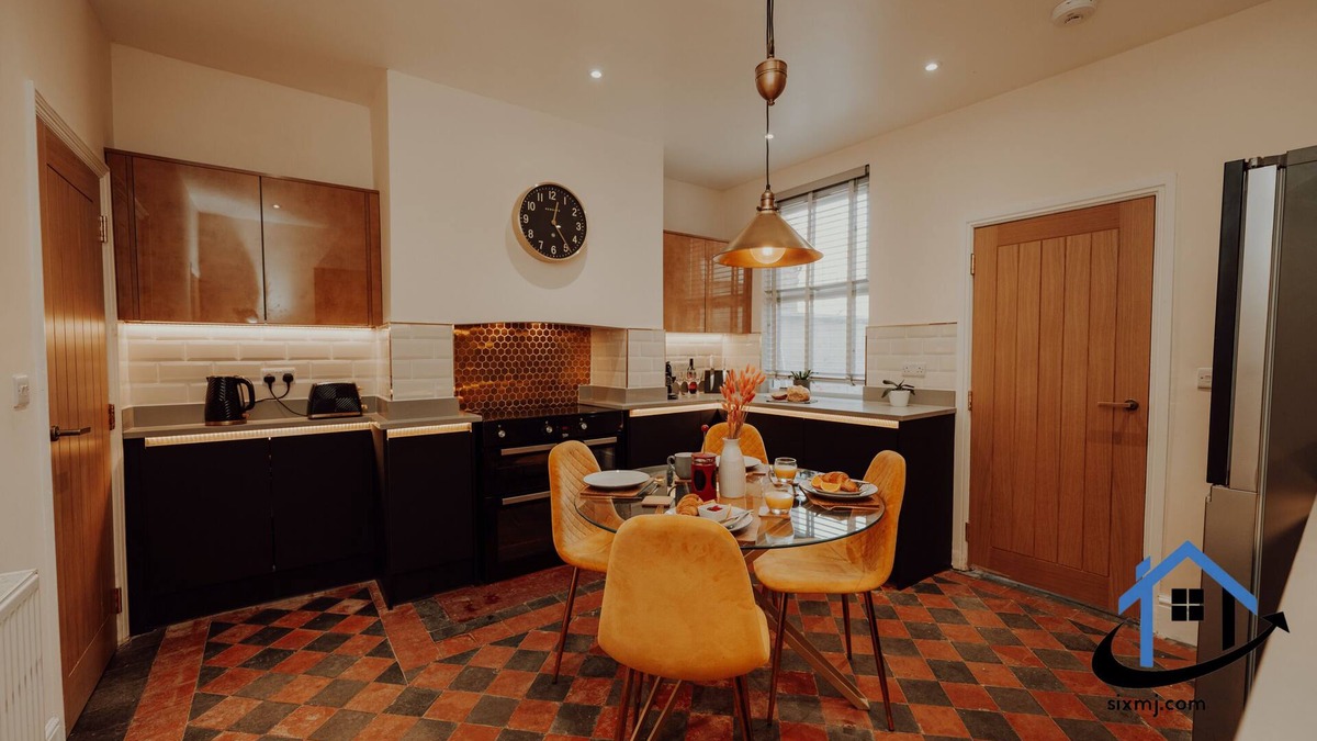 Doncaster House | Rigg House - 2 bedroom 2 bathrooms sleeps 6