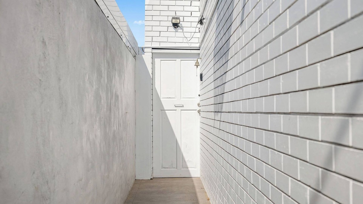 Crescent Head Apartment | RIGHT IN THE CENTRE OF IT ALL WITH OCEAN VIEWS & PET FRIENDLY!