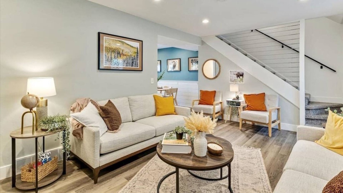 Holladay House | Right off i215|Pets Allowed|Close to Ski Resorts