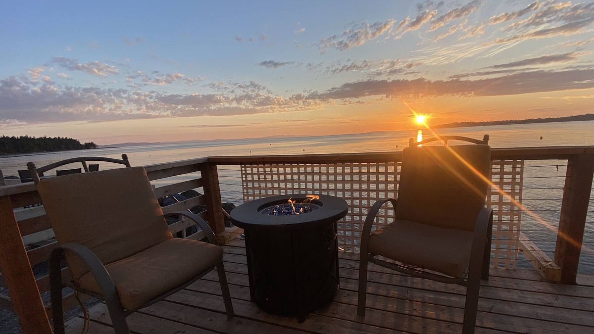 Birch Bay House | Right on the beach! Gorgeous views, kayaks, full kitchen, miles of tideflats!