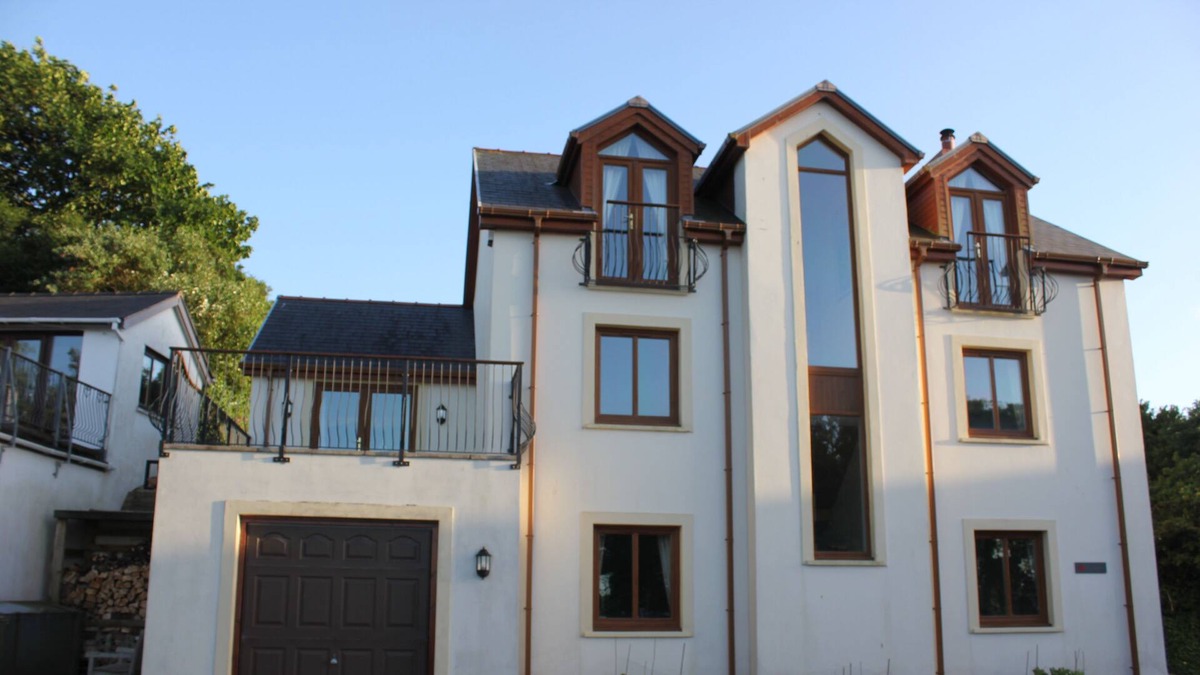 Pembroke Dock Apartment | Right on the Haven Waterway - 5 mins from the Irish Ferry
