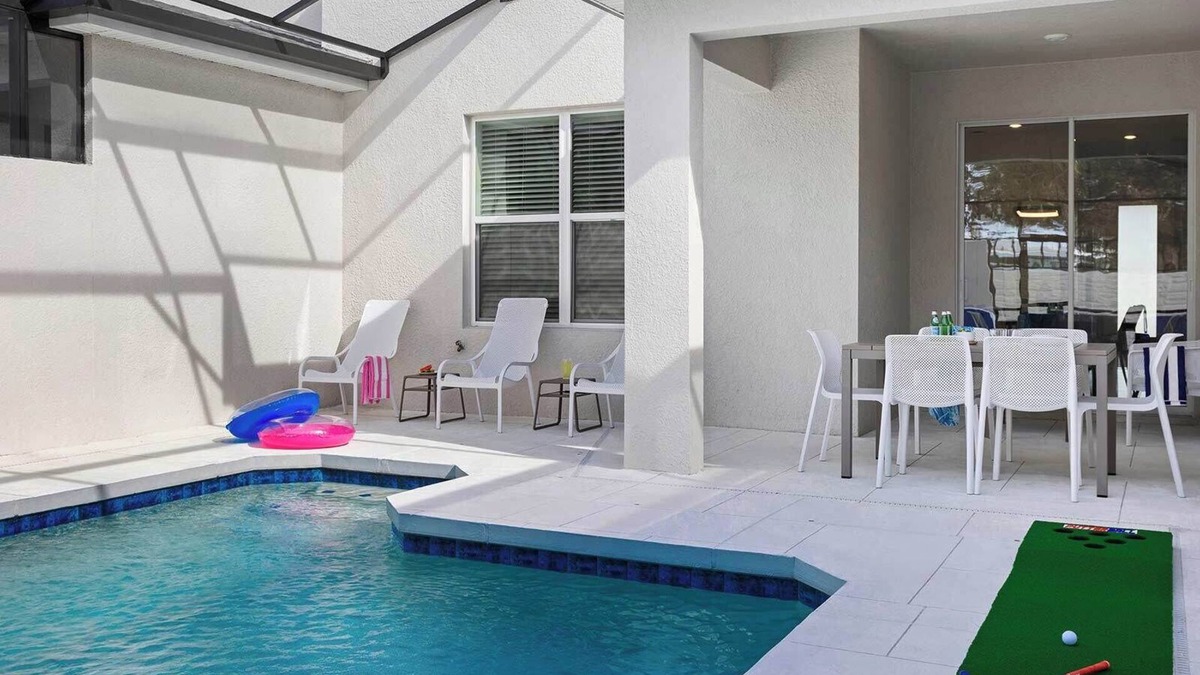 Florida Center House | Riley's Roost | Fab Villa w Luxe Suites, Safari BR, Grand LR - Near Top Shopping