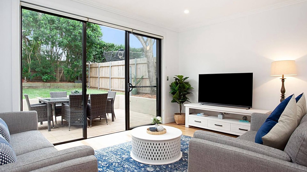 Clovelly Apartment | Ripples Beach House is your 3-bedroom home near Clovelly Beach