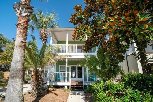 Crystal Beach House | Rise and Shine Pet friendly Golf cart included