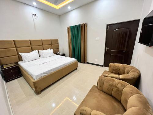 G-9 Sector House | Rising Frank in Guest house