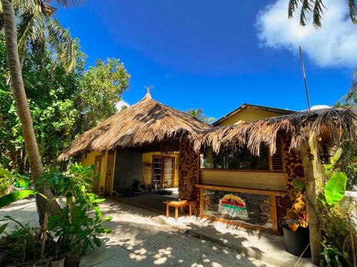 Thinadhoo Bed & Breakfast | RISING SUN BEACH VIEW