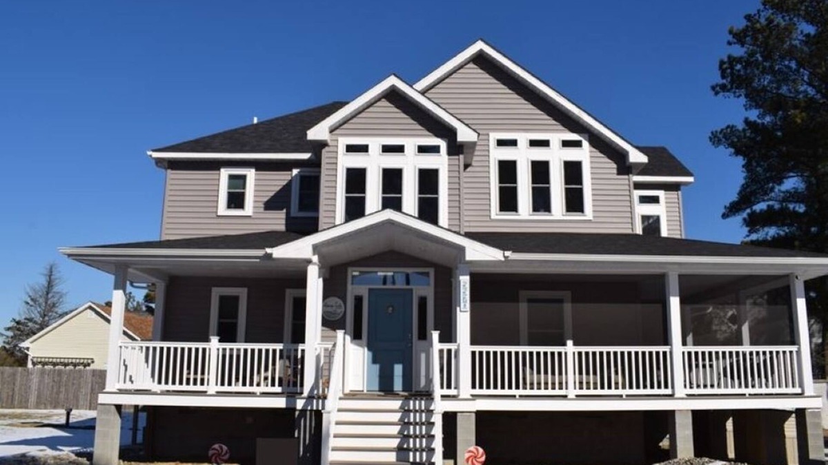 Deep Hole House | Rising Tide-Beautiful House w/Canal Views & Expansive Decks & Outdoor Space