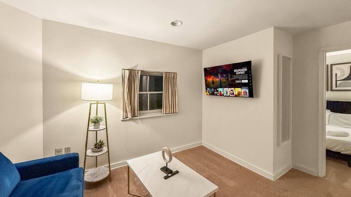 Rittenhouse Row Apartment | Rittenhouse 1BD, Sleeps 4, Walk to Square & Shops