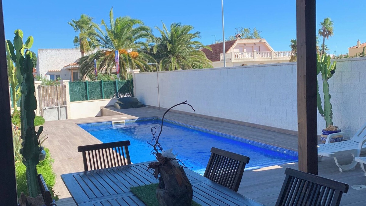 Riumar Ski Chalet | Riumar Nature 38, villa at 100 meters from the beach in the urbanization of Riumar.