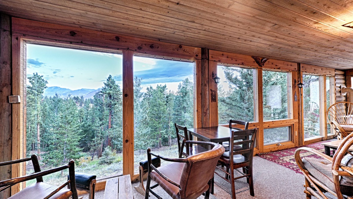 Estes Park Cabin | Rivendell Log Cabin - walk into RMNP! Continental Divide Views! Large Hot Tub!