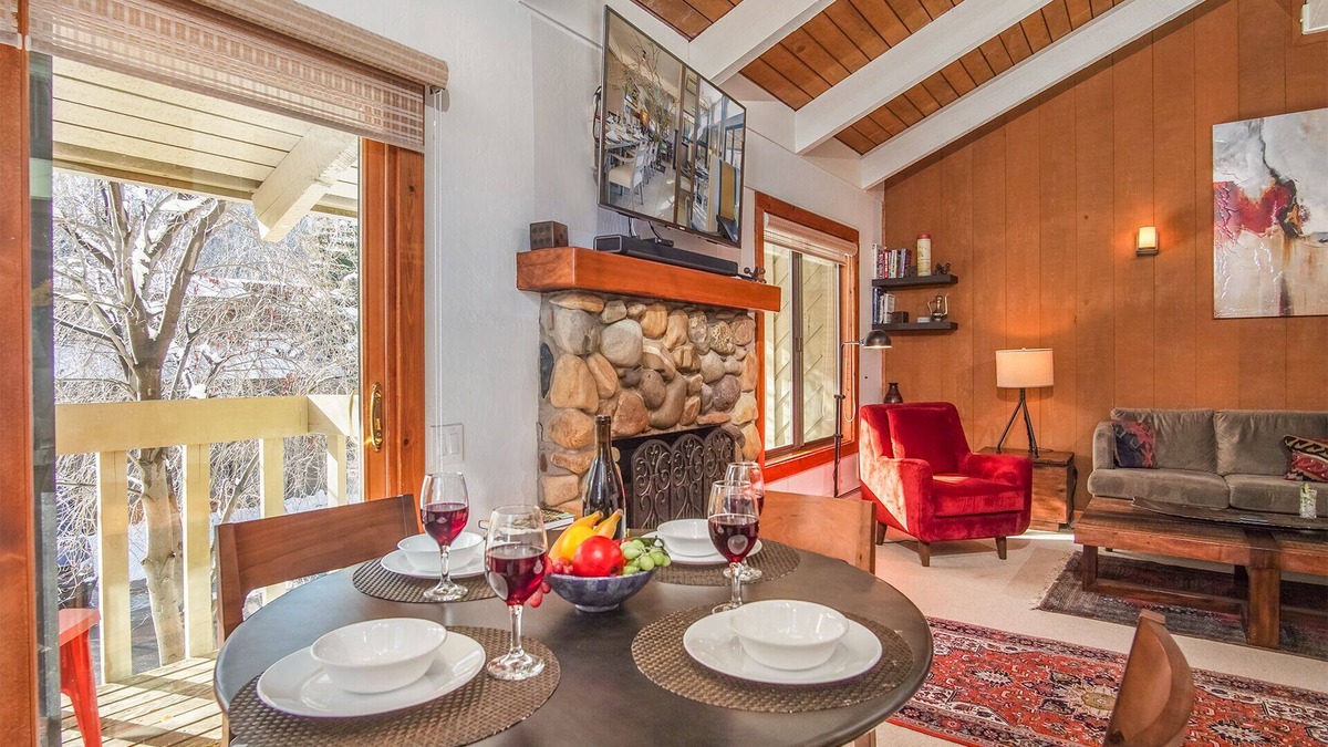 Ketchum Condo | River 102-Hot Tub, Pool, Spa, Common game Room, 10 minute Walk to Town & Lifts