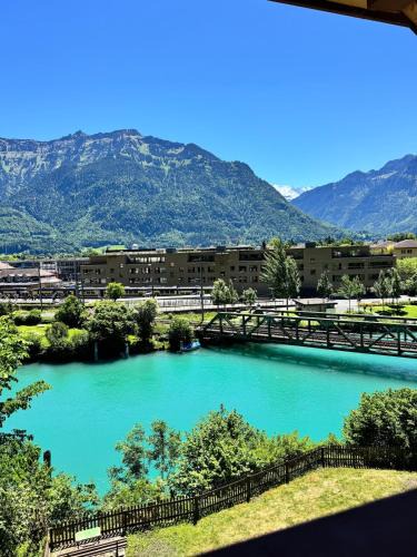 Interlaken Apartment | River 3 - Kissed Retreat with Iconic Jungfraujoch View