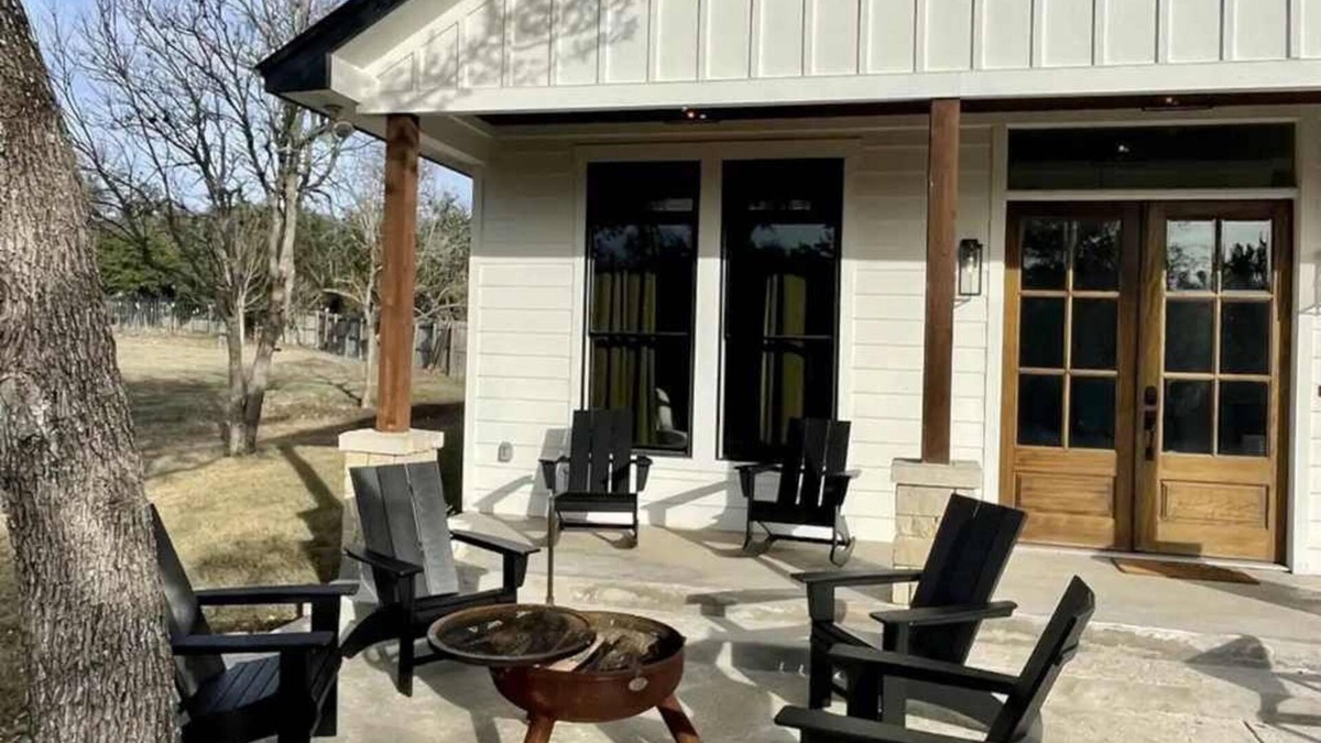 Kyle House | River Access Firepit BBQ Sleeps 11 Guests!