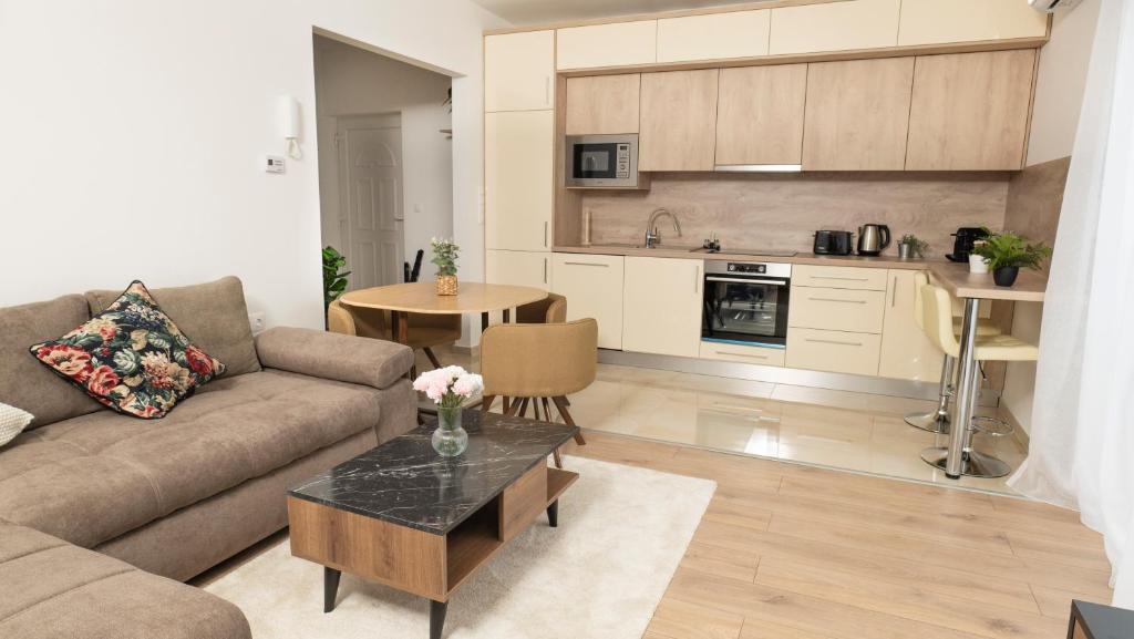 Sarvar Apartment | River and Lake I. Apartman