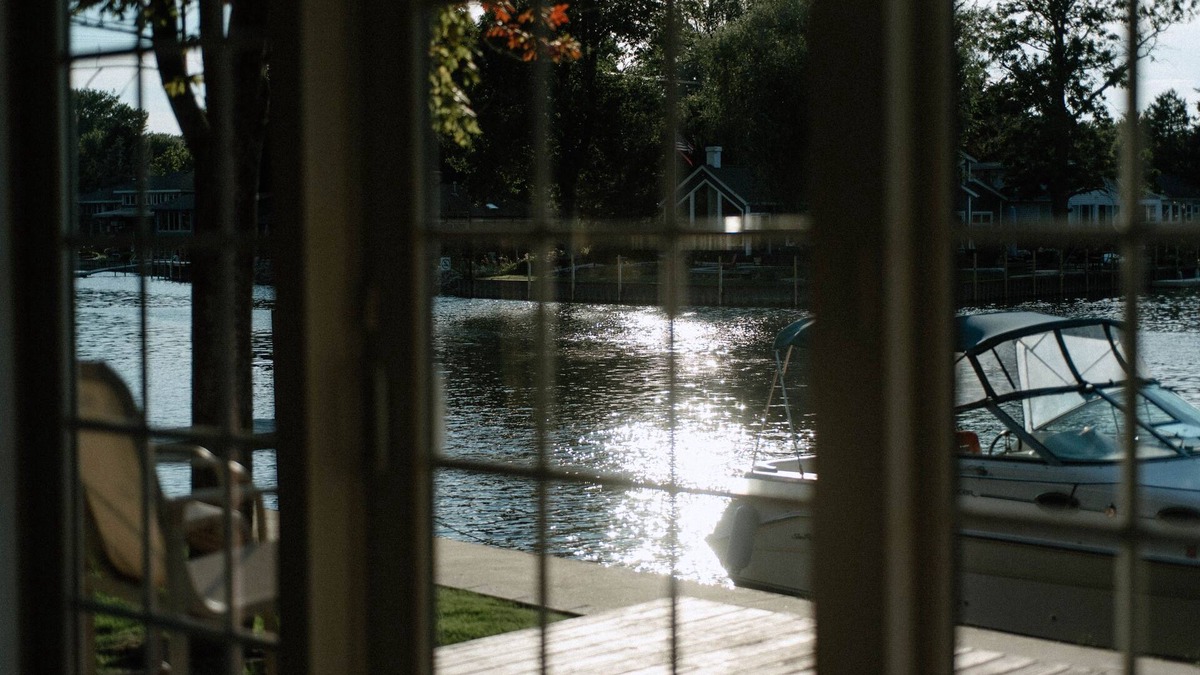 Bay City Cabin | River & Bay Views! Shirley’s Temple! BAY CITY, MI
