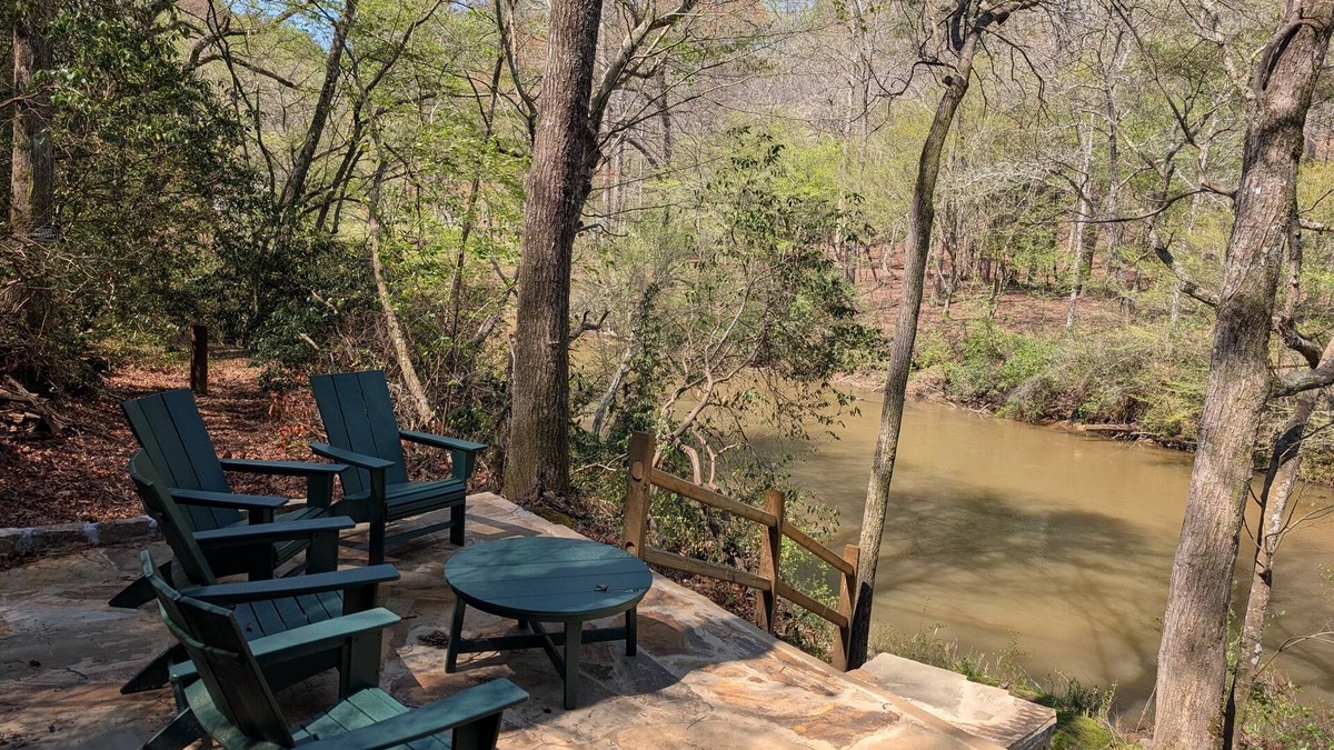 Demorest Cabin | River Bend Lodge- Soque Riverfront Log Cabin | Hot Tub | Pool Table | Movie Room