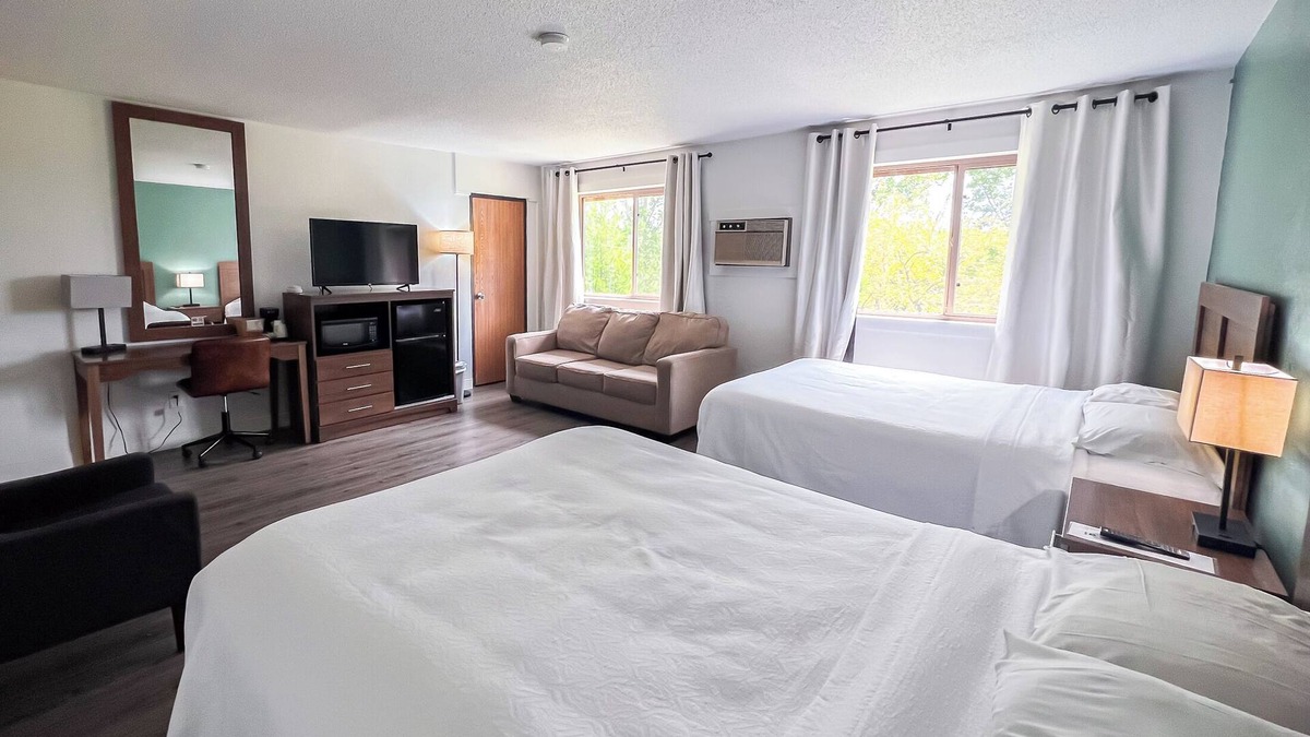 Baudette Hotel | River Bend's Walleye Inn