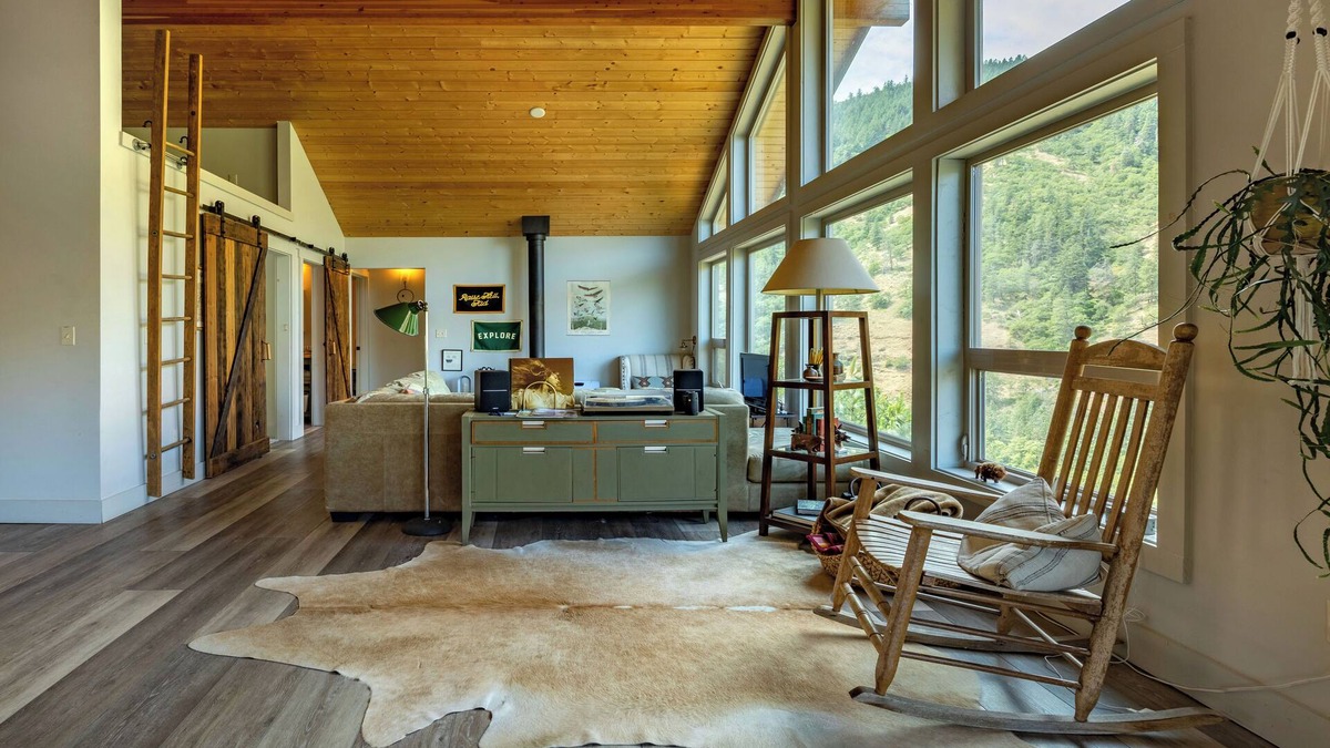 Lyle House | River Canyon Crest - Klickitat River View!