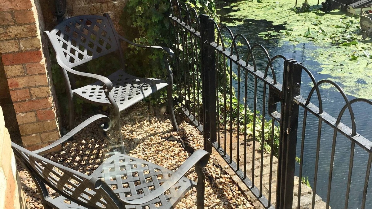 St Neots Condo | River Courtyard Apartment In The Heart Of