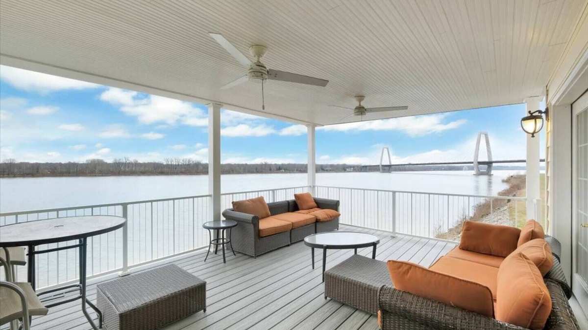 Jeffersonville House | River Den - Beautiful Views near Louisville