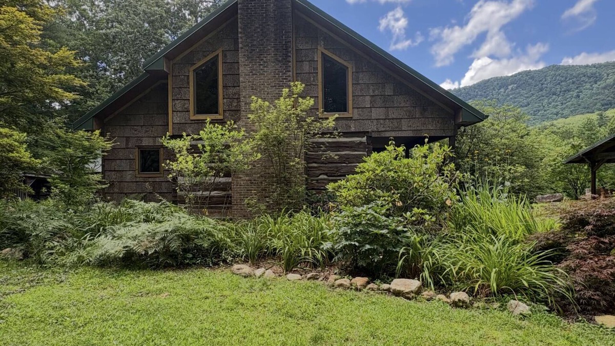 Marietta Cabin | River falls cabin sleeps 6