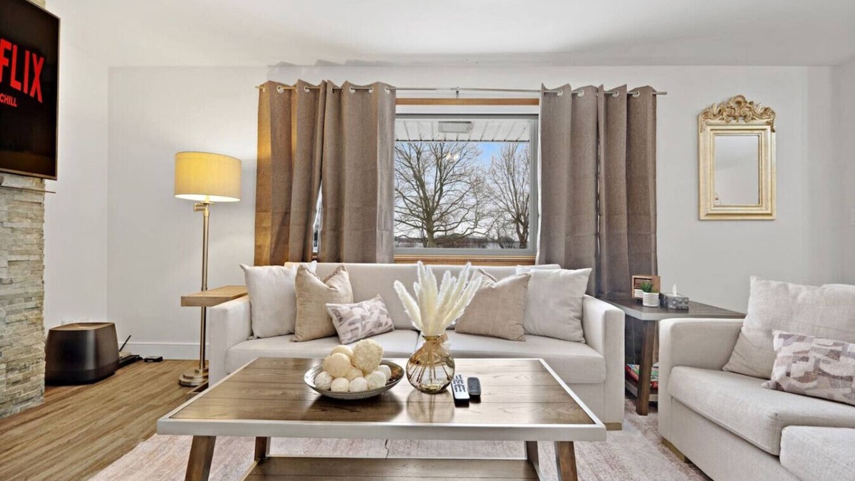 Virgil House | River Front 7BR House | Family Haven | Sleeps 14!