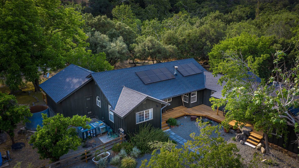 Kaweah House | River Front at the River Raven House