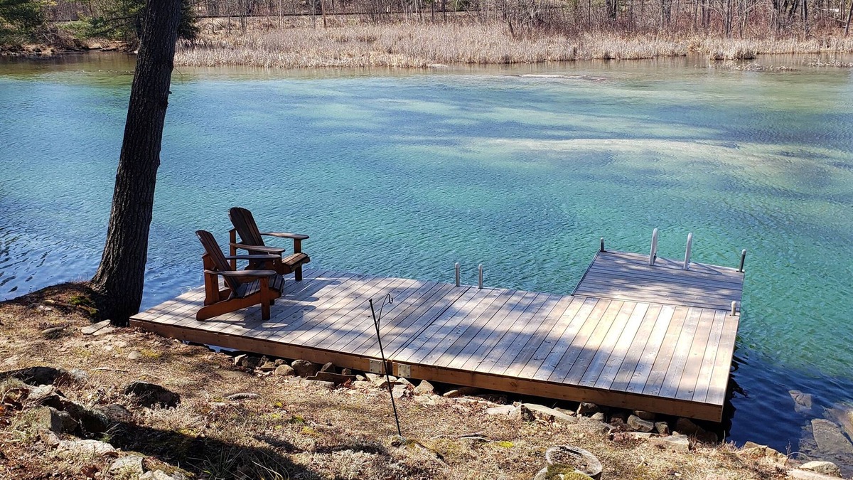 Washago House | River Front Cottage Washago, gateway to Muskoka 3BRs, 2.5 Baths. Easy Access