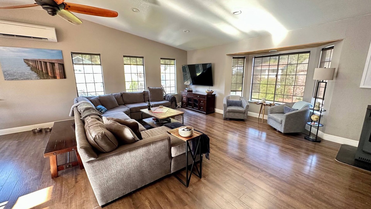 Guerneville House | River Haven: Hot Tub, Outdoor Lounge, Walk to Beach