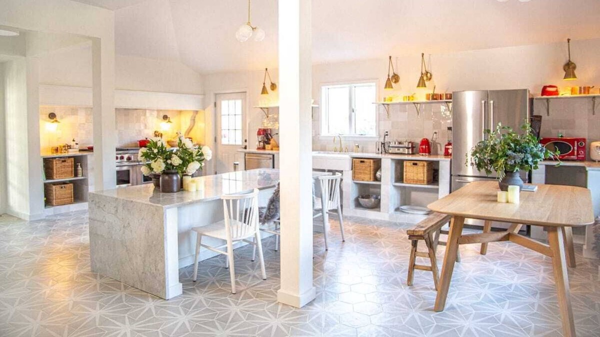 Middle Hope House | River House: all season chalet on 6 private acres
