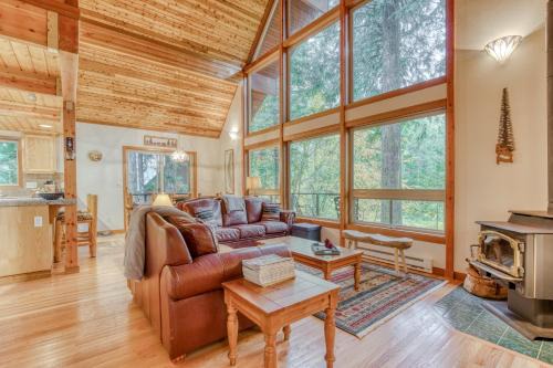 Rhododendron House | River Lily Retreat