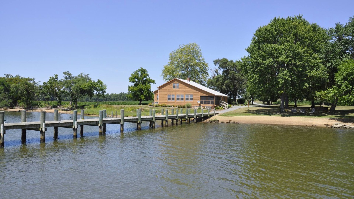 Chestertown House | River Lodge, Casual Riverfront setting