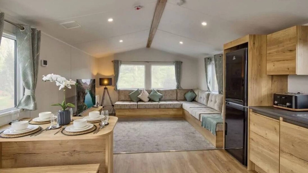 Great Billing House | River Meadows Retreat. Contemporary, spacious caravan. 3 Bedroom, sleeps 8