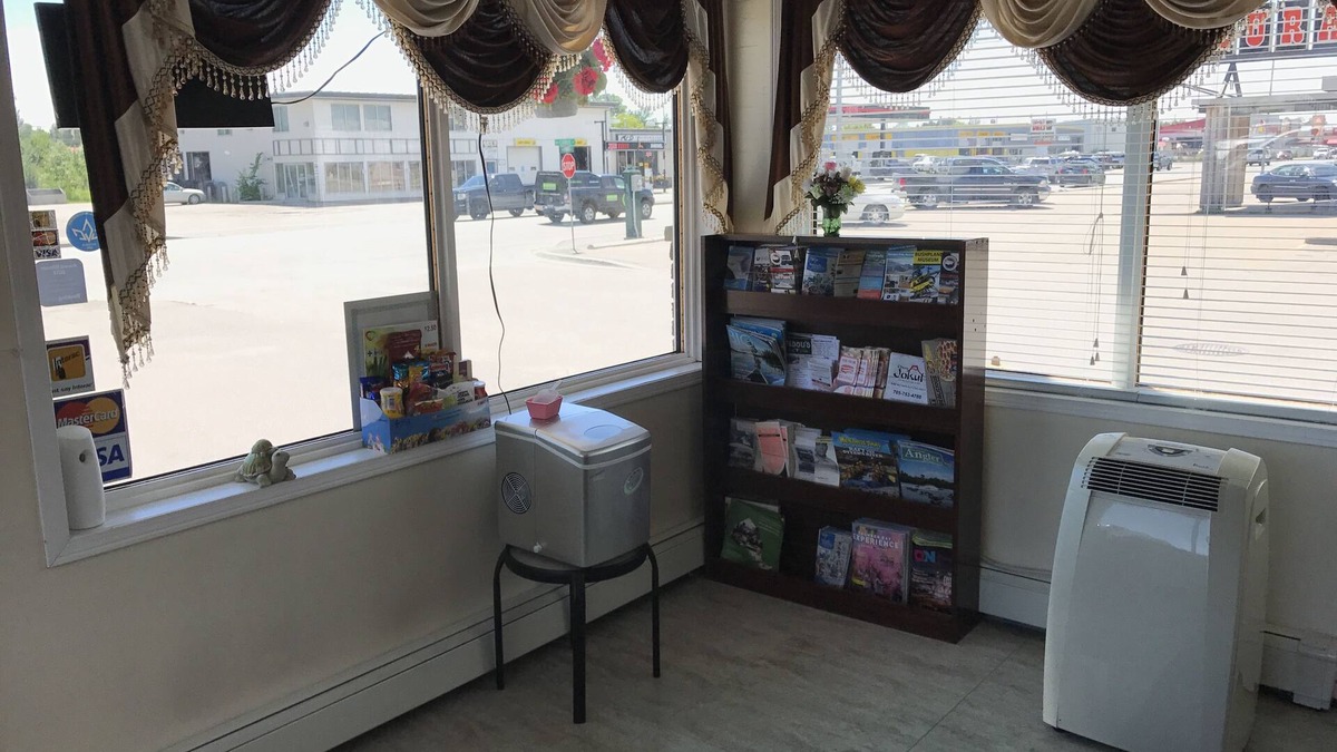 Sturgeon Falls Hotel | River Mist Inn