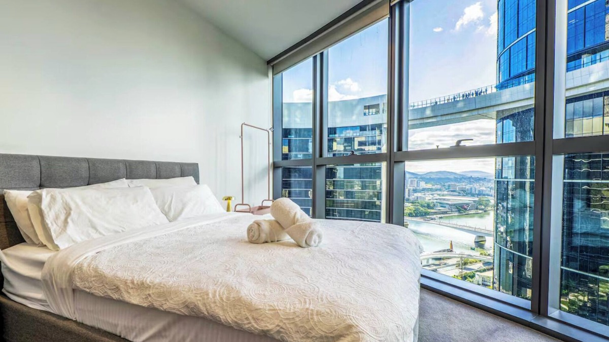 Brisbane Apartment | River Nights & City Lights - Luxe Stay + Carpark